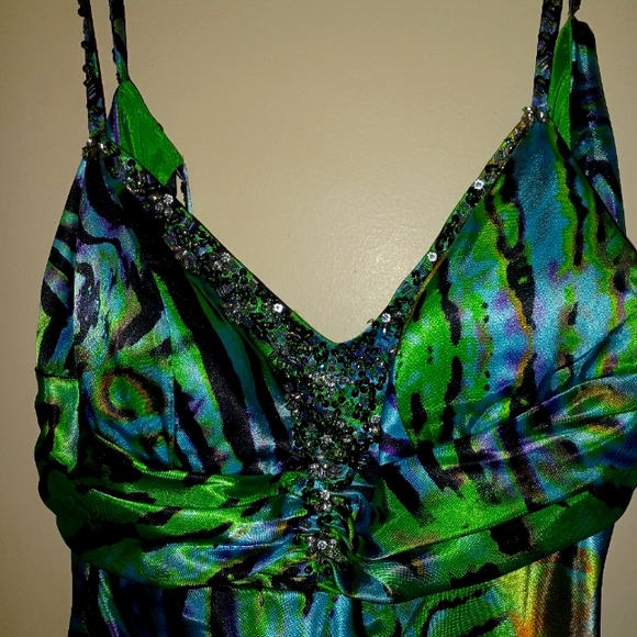 Ladies dress. - Picture 4 of 4